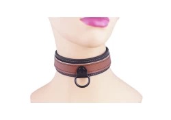 Double strap collar 1.25" wide, made in 3/4 top style. Milk chocolate leather top, black leather bottom, large black d ring with clamp.