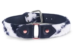 1.25" wide O-Ring collar with wings. Cow fur outer layer, black lambskin inner lining, rose gold o-ring