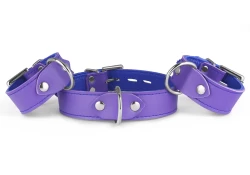 Single strap collar and cuffs, 1" wide. Iris leather, ocean blue leather inner lining, d ring in center