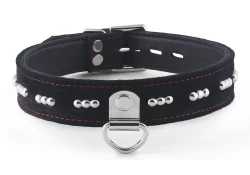 Single strap collar 1" wide. Black suede outer layer, black lambskin inner lining, large d ring with clamp in center, linked dots.
