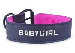 Single strap collar 1.5" wide. Black leather, pink fur inner lining, lettering, black d ring by buckle, black buckle.