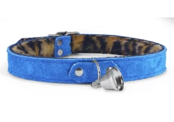 Single strap collar 0.75" wide. Coral reef suede outer layer, leopard fur inner lining, d ring with small bell attached.