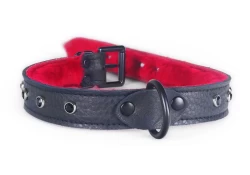 Single strap collar 1" wide. Pebble back leather, red fur inner lining, black d ring in center, onyx mini gems, black locking buckle.