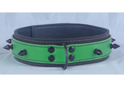 Double strap collar 1.5" wide. Evergreen leather top strap, black leather bottom strap, forest green lambskin inner lining, black d ring, black spikes.