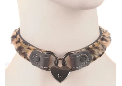 0.75" wide collar with no wings. Black leather, leopard fur inner lining. Collar is worn in reverse.