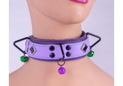 1.5" wide collar. Morning lavender leather top, purple iris leather bottom, 3 black triangles (with medium jingle bells attached).